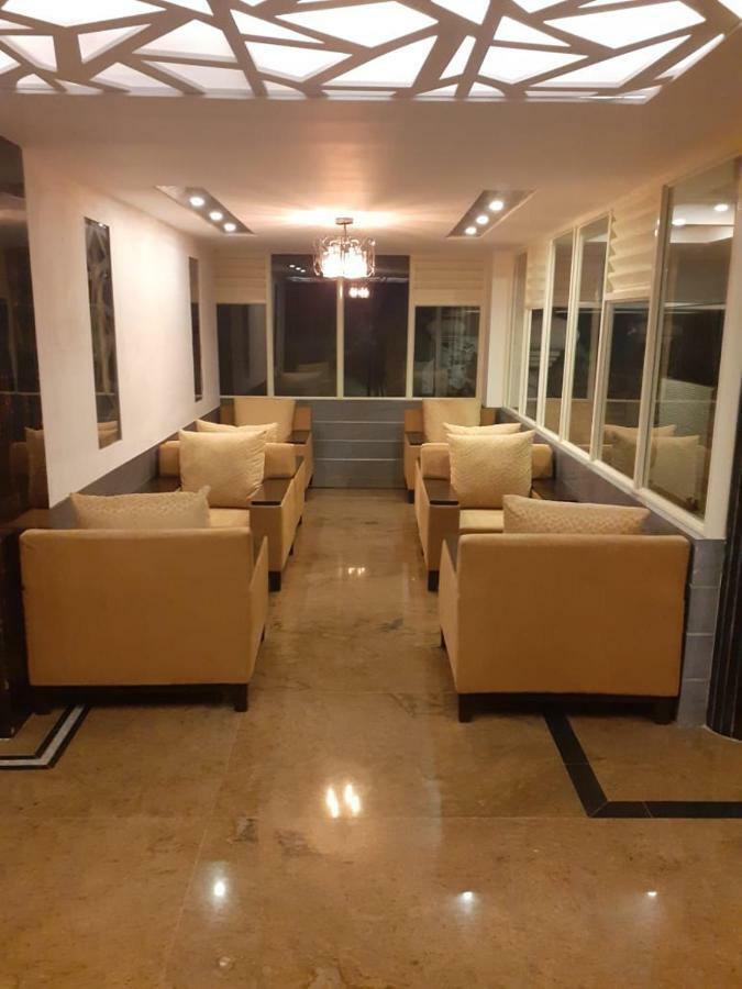 Mount Palazzo Hotel Nandi Bagian luar foto